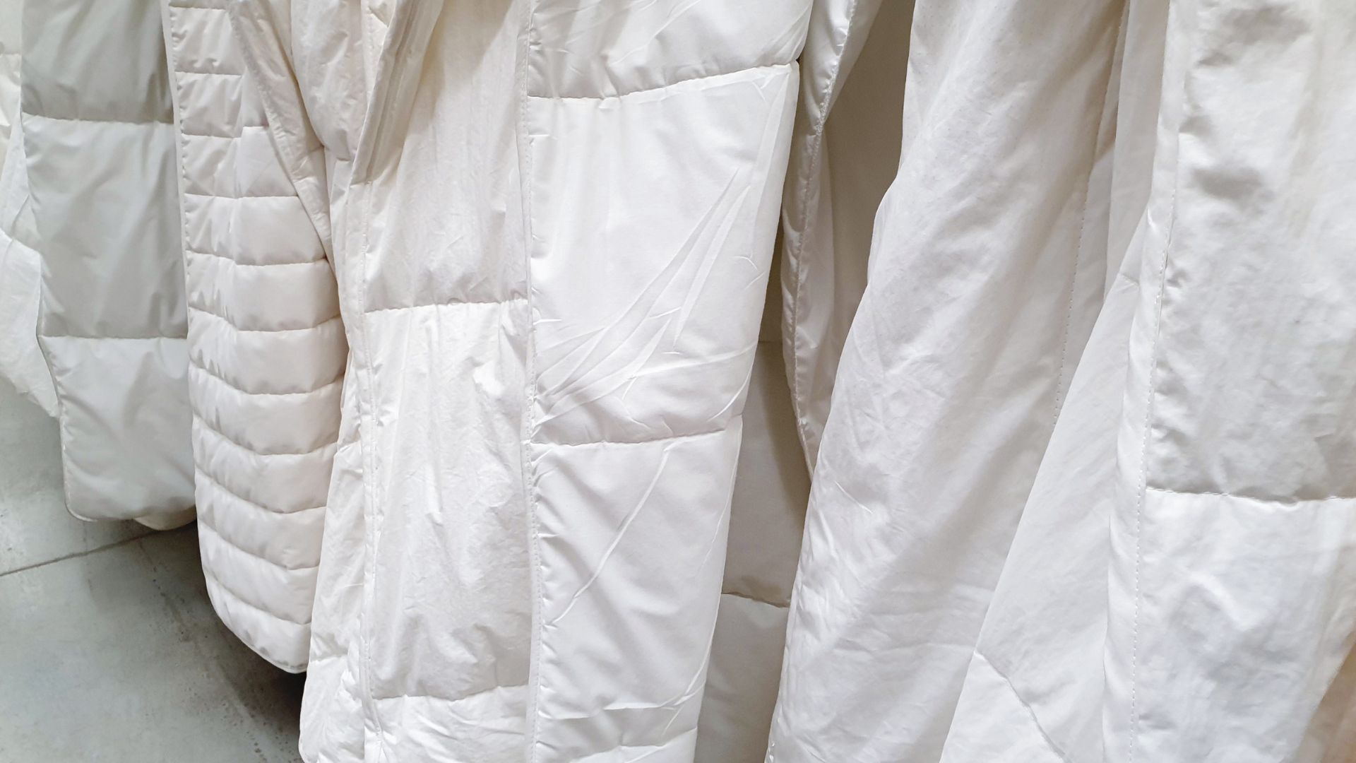 Exotische Hoteldecken aus Luxusmaterialien