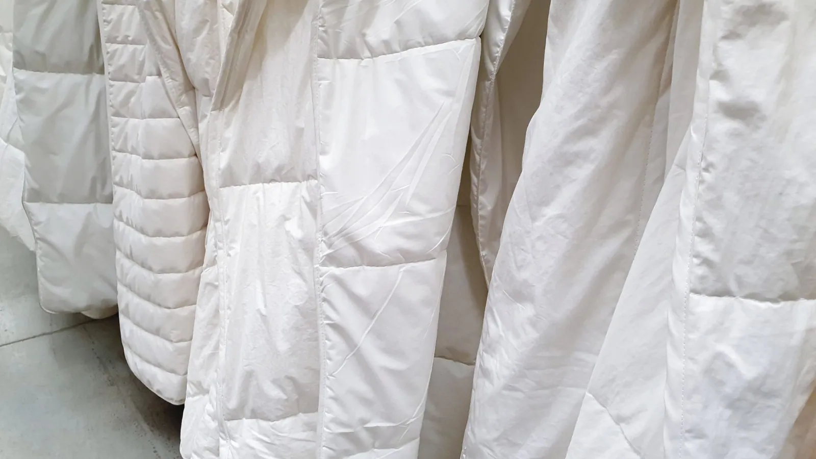 Exotische Hoteldecken aus Luxusmaterialien
